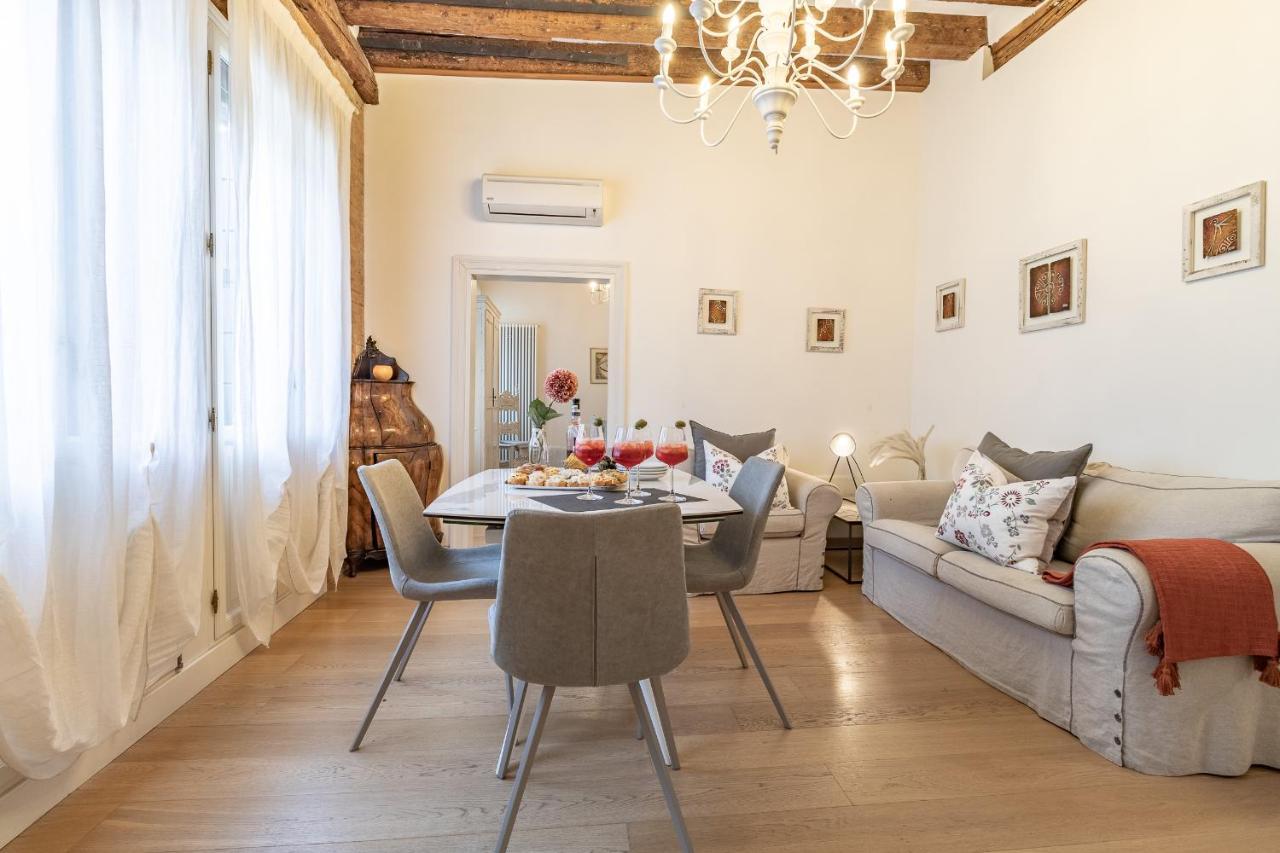 Italian Experience-Riva Degli Schiavoni Boutique Apartment เวนิส ภายนอก รูปภาพ