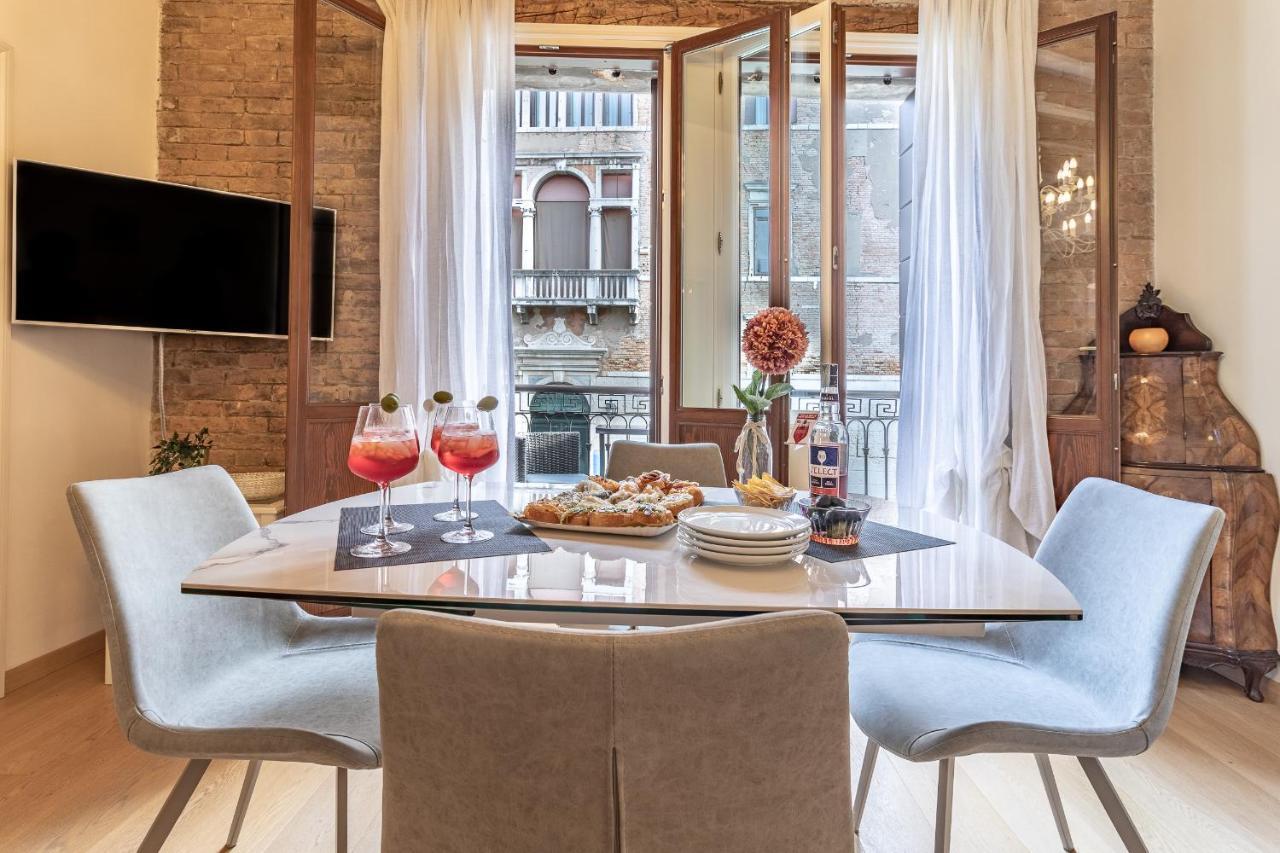 Italian Experience-Riva Degli Schiavoni Boutique Apartment เวนิส ภายนอก รูปภาพ